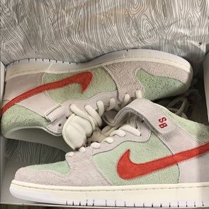 NikeSB Dunk Mid Pro QS